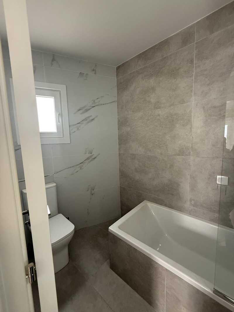 3-bedroom apartment to rent: https://www.bazaraki.com/adv/5798680_3-bedroom-apartment-to-rent (www.bazaraki.com)