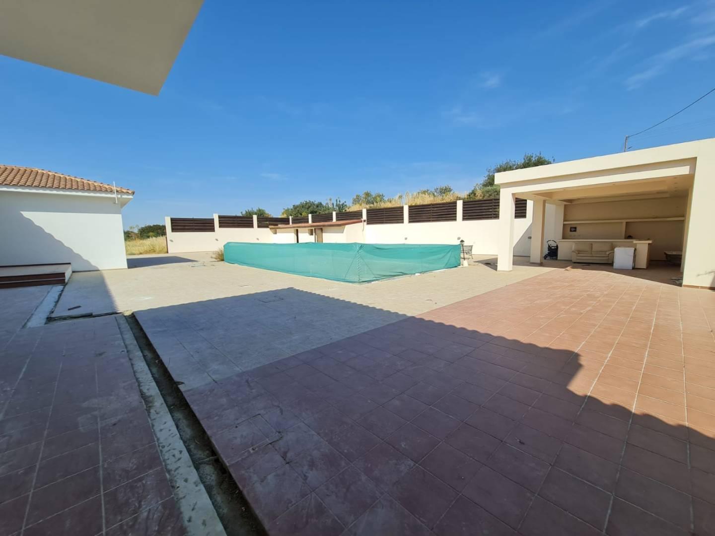 5-bedroom villa in Larnaca № 153151: https://dom.com.cy/en/catalog/sale/153151/ (dom.com.cy)