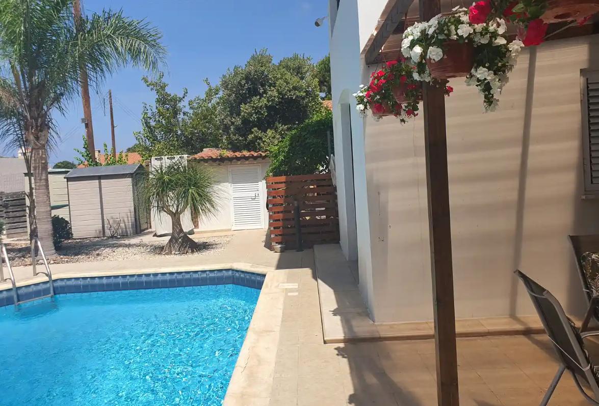 4-bedroom villa in Paphos № 153727: https://dom.com.cy/en/catalog/sale/153727/ (dom.com.cy)