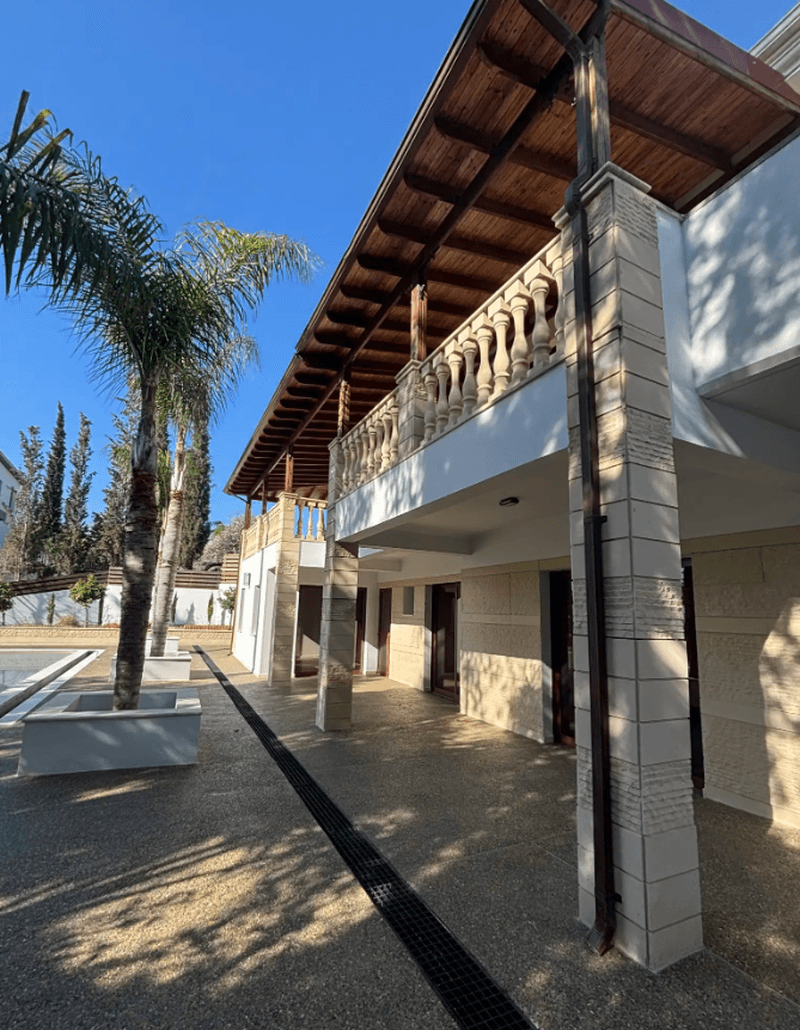 5-bedroom villa for sale: https://www.bazaraki.com/adv/5797055_5-bedroom-villa-for-sale (www.bazaraki.com)