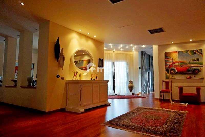 5-bedroom detached house to rent: https://www.bazaraki.com/adv/5797150_5-bedroom-detached-house-to-rent (www.bazaraki.com)