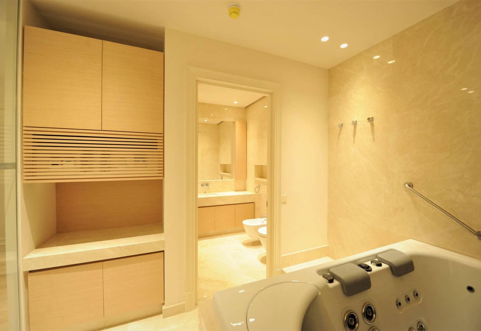 New 5-bedroom villa in Larnaca № 153399: https://dom.com.cy/en/catalog/sale/153399/ (dom.com.cy)