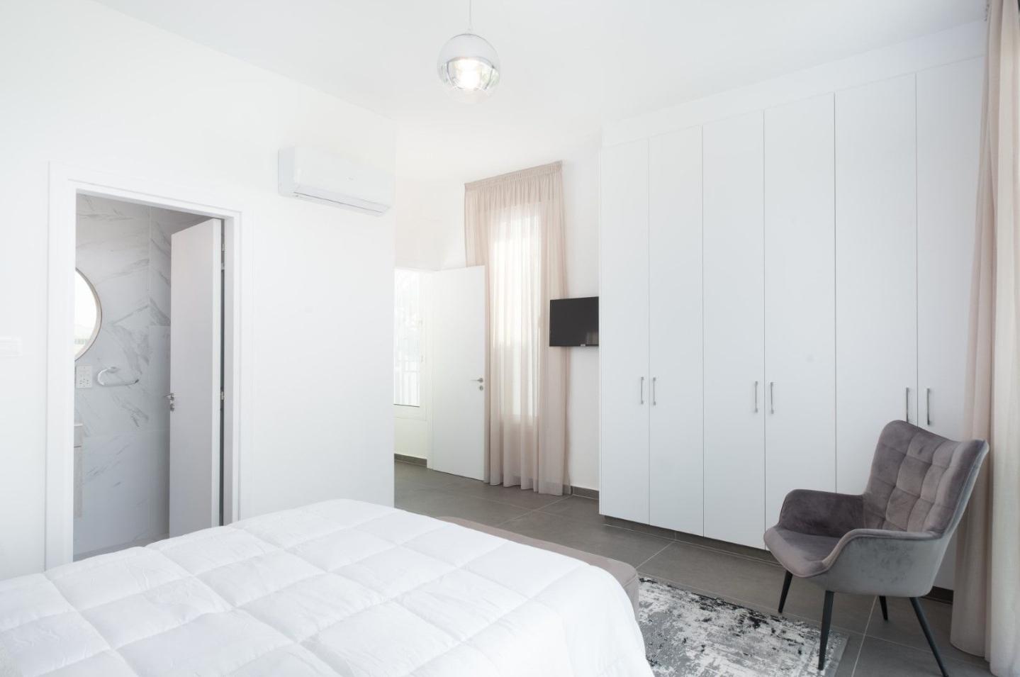 New 4-bedroom house in Larnaca № 153309: https://dom.com.cy/en/catalog/sale/153309/ (dom.com.cy)
