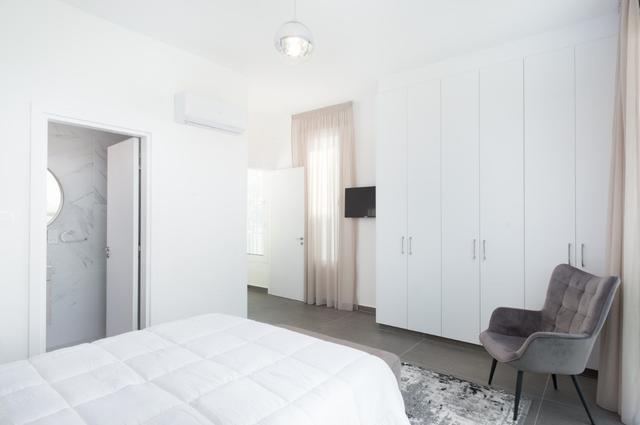New 4-bedroom house in Larnaca № 153309: https://dom.com.cy/en/catalog/sale/153309/ (dom.com.cy)