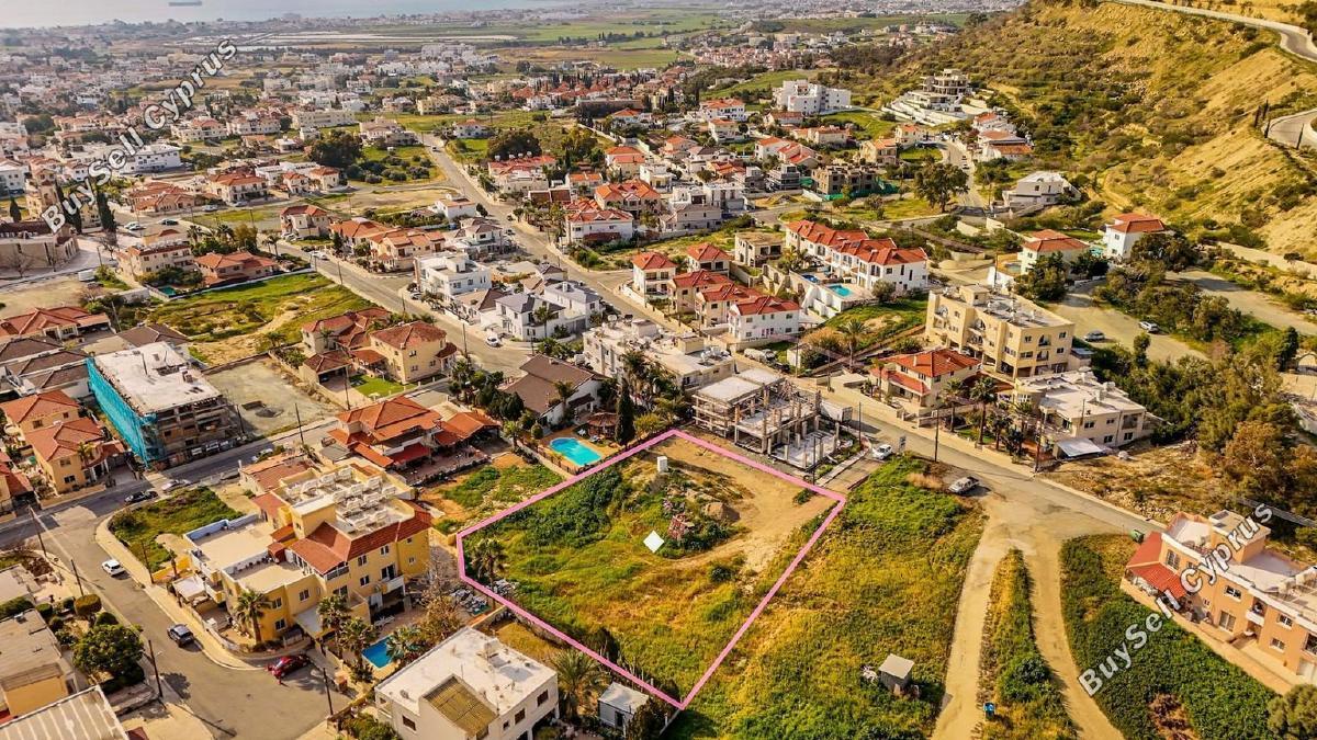 1,982 SQM Residential Land for sale in Oroklini, Larnaca: https://www.buysellcyprus.com/property-for-sale/larnaca/oroklini/land-for-sale-oroklini-larnaca-1796736.html (www.buysellcyprus.com)