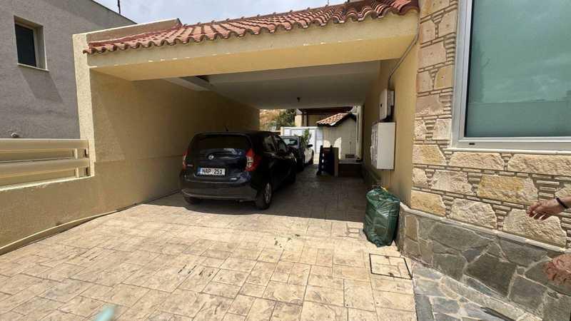 4-bedroom villa for sale: https://www.bazaraki.com/adv/5790833_4-bedroom-villa-for-sale (www.bazaraki.com)
