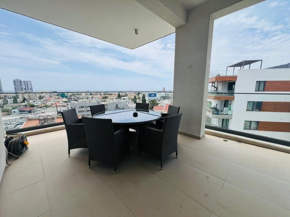 3 Beds 3 Baths Apartment/condo: https://www.facebook.com/marketplace/item/1189328872495519 (www.facebook.com)