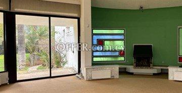 5 Bedroom House in Strovolos, Nicosia: https://www.offer.com.cy/en/5-bedroom-house-in-strovolos-nicosia/21-816074/ (www.offer.com.cy)