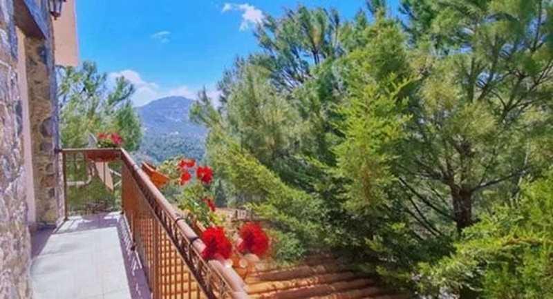 3-bedroom villa to rent: https://www.bazaraki.com/adv/5796769_3-bedroom-villa-to-rent (www.bazaraki.com)