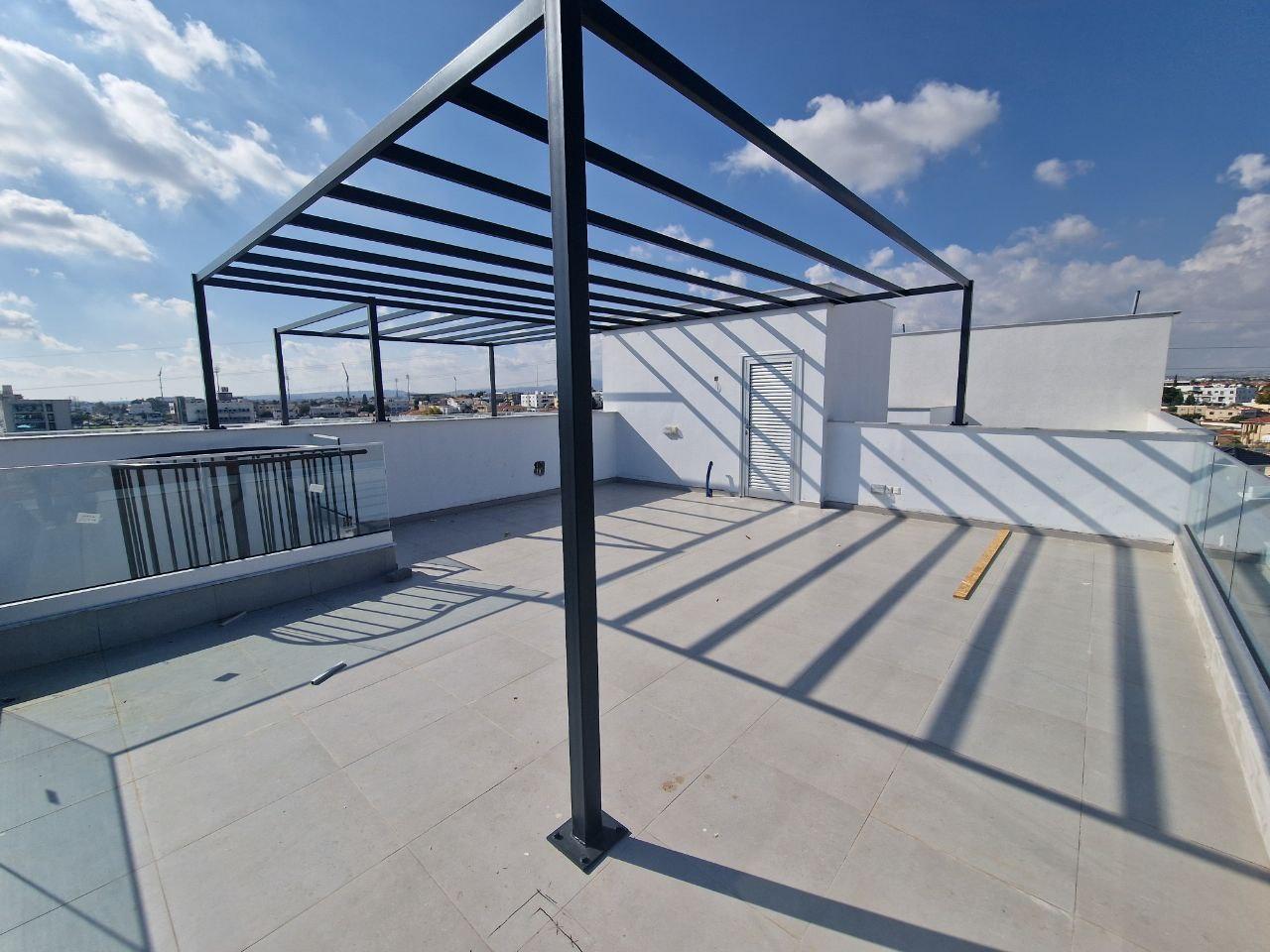 New 2-bedroom penthouse in Larnaca № 153918: https://dom.com.cy/en/catalog/sale/153918/ (dom.com.cy)