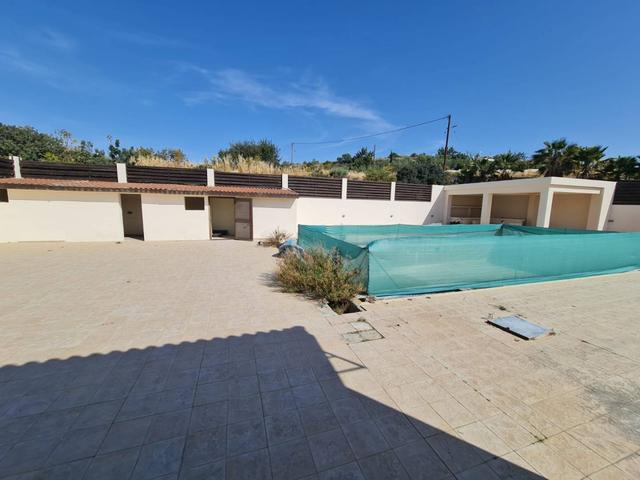 5-bedroom villa in Larnaca № 153151: https://dom.com.cy/en/catalog/sale/153151/ (dom.com.cy)