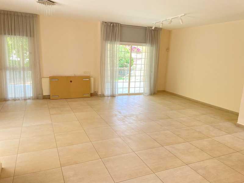 4-bedroom detached house to rent: https://www.bazaraki.com/adv/5786553_4-bedroom-detached-house-to-rent (www.bazaraki.com)