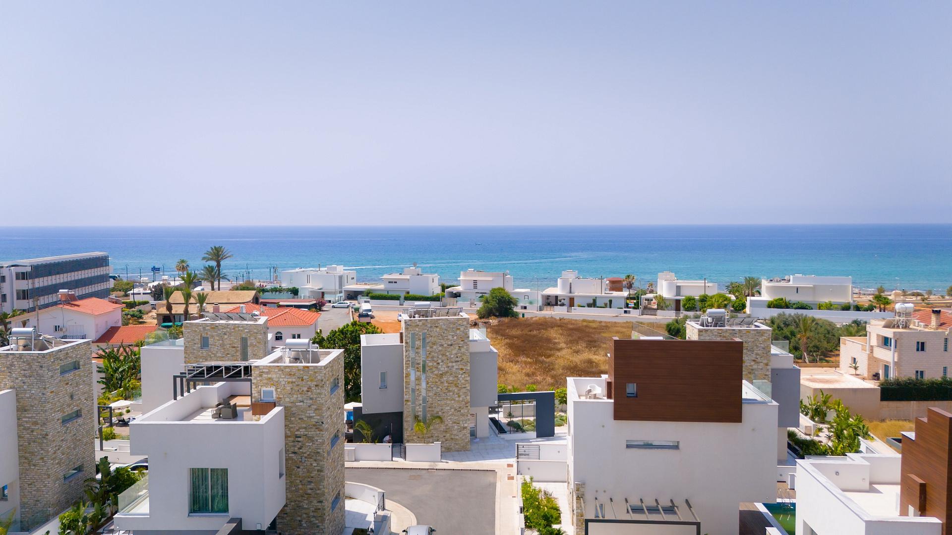 New 4-bedroom villa in Famagusta № 152556: https://dom.com.cy/en/catalog/sale/152556/ (dom.com.cy)