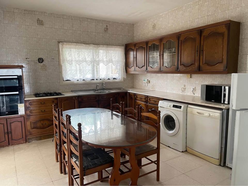 4 bedroom house: https://www.facebook.com/marketplace/item/696546582874063 (www.facebook.com)