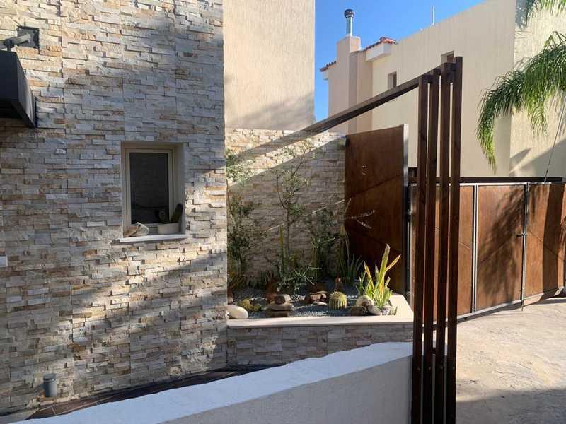 4-bedroom villa to rent: https://www.bazaraki.com/adv/5791431_4-bedroom-villa-to-rent (www.bazaraki.com)