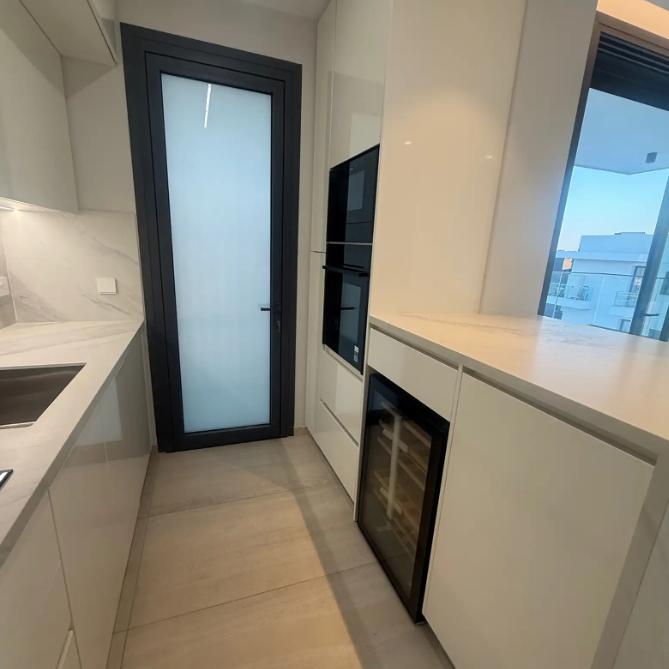 3-bedroom penthouse in Limassol №152796: https://dom.com.cy/en/catalog/rent/152796/ (dom.com.cy)