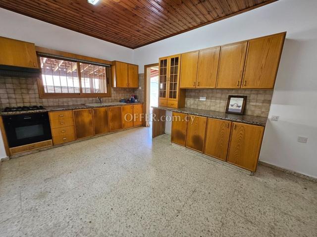3 Bed Detached Bungalow for rent in Episkopi, Limassol: https://www.offer.com.cy/en/3-bed-detached-bungalow-for-rent-in-episkopi-limassol/21-816218/ (www.offer.com.cy)