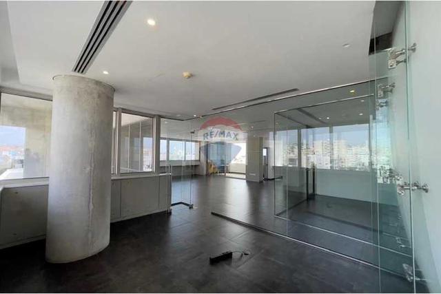 196m2 modern office near the highway: https://www.bazaraki.com/adv/5796047_196m2-modern-office-near-the-highway (www.bazaraki.com)