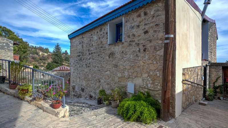 3-bedroom semi-detached for sale: https://www.bazaraki.com/adv/5795159_3-bedroom-semi-detached-for-sale (www.bazaraki.com)