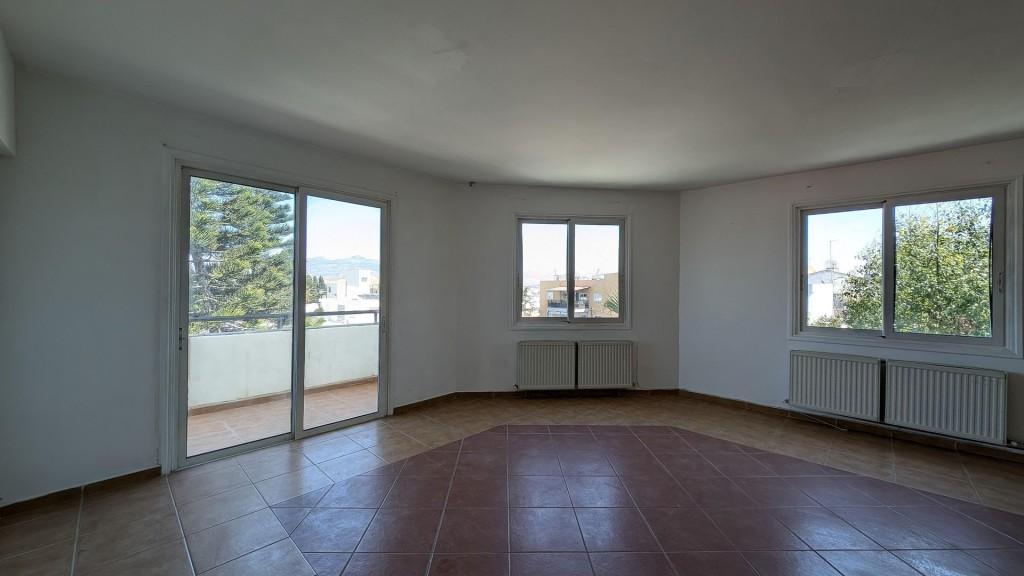 Residential Building 362 SQM For Sale: https://www.zyprus.com/property/39148/9-bedrooms-building-residential-building-in-kaimakli-nicosia (www.zyprus.com)