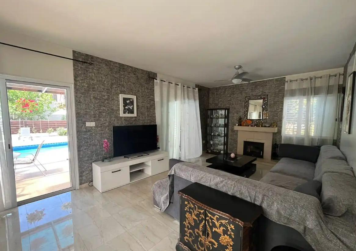 4-bedroom villa in Paphos № 153727: https://dom.com.cy/en/catalog/sale/153727/ (dom.com.cy)