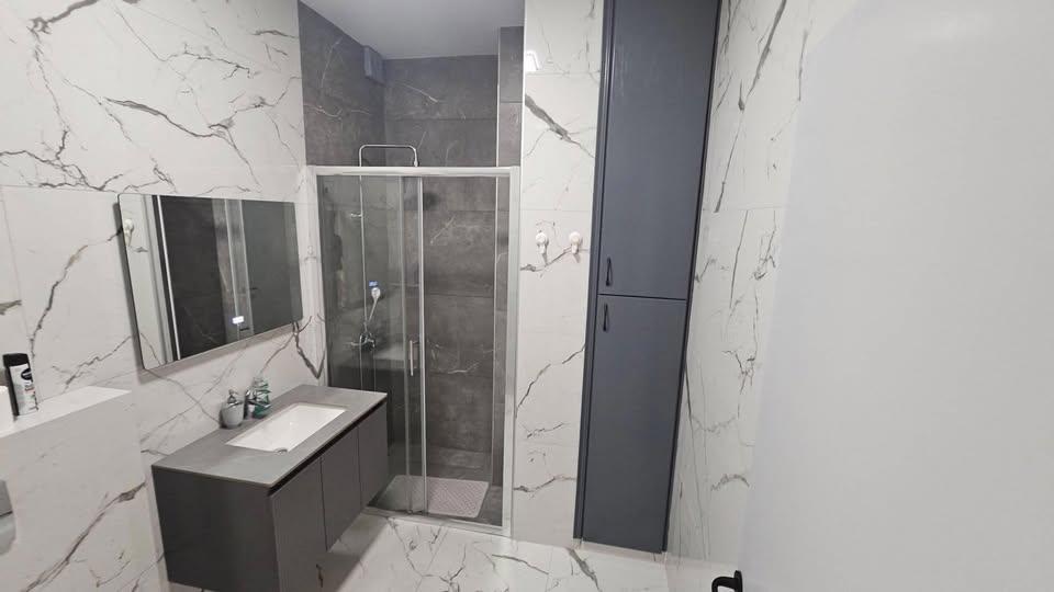 2 Bedrooms flat: https://www.facebook.com/marketplace/item/914080357447816 (www.facebook.com)