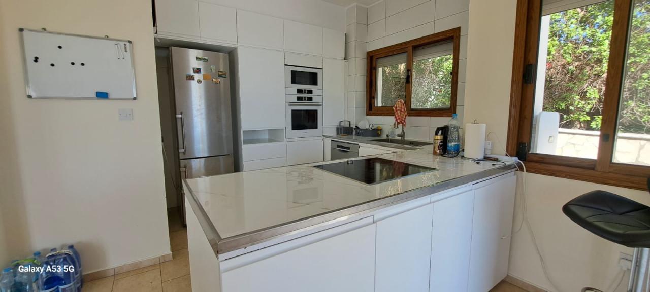 3-bedroom house in Paphos №153662: https://dom.com.cy/en/catalog/rent/153662/ (dom.com.cy)