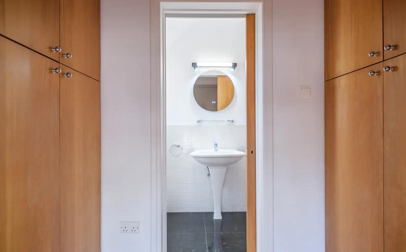 4-bedroom villa in Limassol №153448: https://dom.com.cy/en/catalog/rent/153448/ (dom.com.cy)