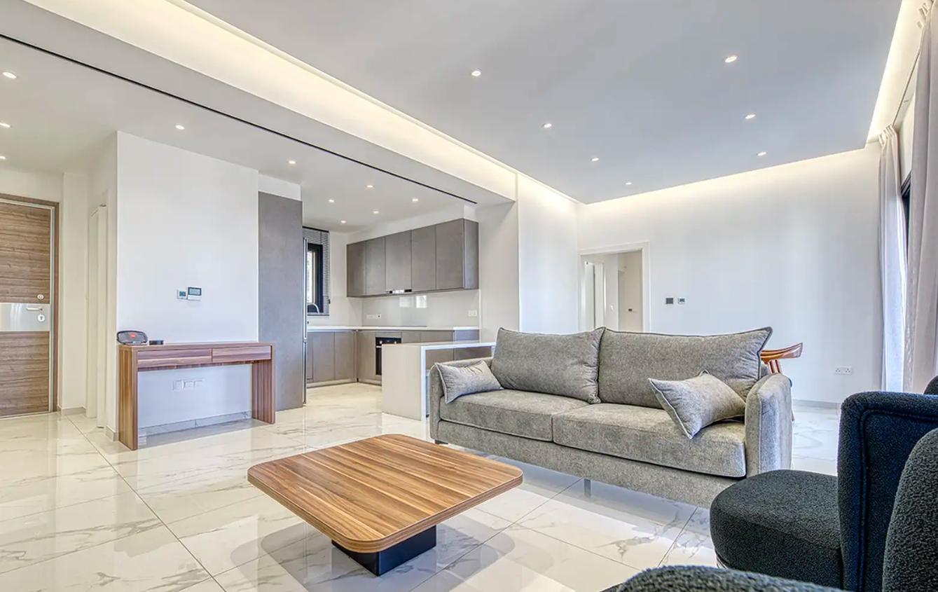 3-bedroom penthouse in Limassol №152662: https://dom.com.cy/en/catalog/rent/152662/ (dom.com.cy)
