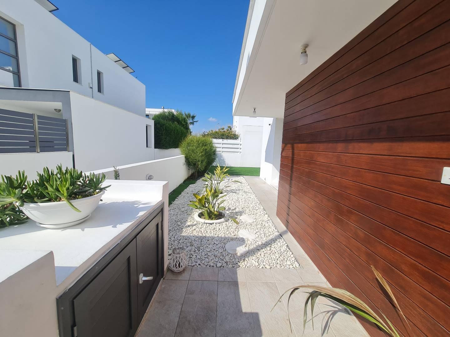 New 4-bedroom villa in Larnaca №153333: https://dom.com.cy/en/catalog/rent/153333/ (dom.com.cy)