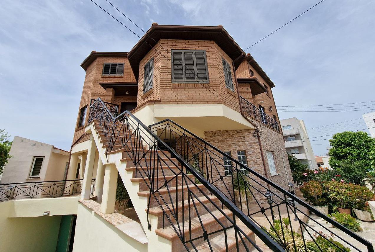 6-bedroom house in Nicosia № 150182: https://dom.com.cy/en/catalog/sale/150182/ (dom.com.cy)