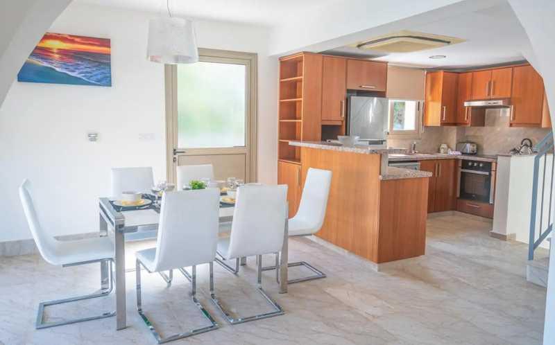 4-bedroom villa to rent: https://www.bazaraki.com/adv/5765693_4-bedroom-villa-to-rent (www.bazaraki.com)