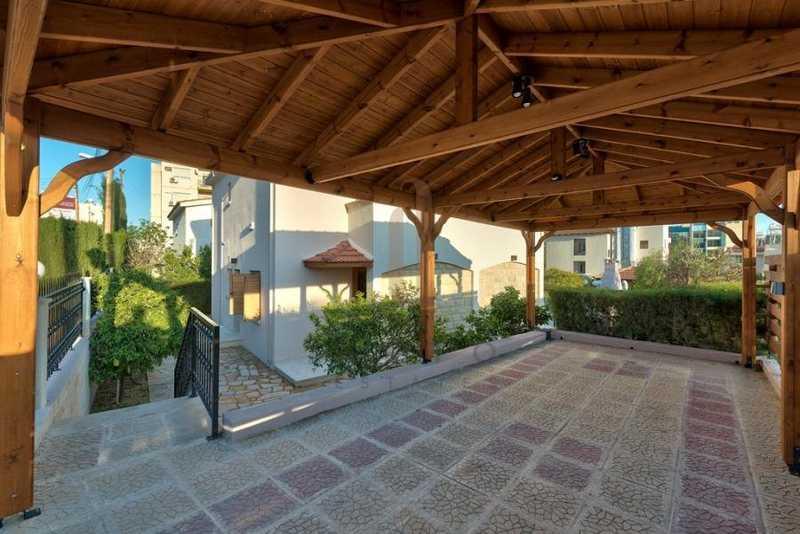  3-bedroom villa to rent: https://www.bazaraki.com/adv/5793263_3-bedroom-villa-to-rent (www.bazaraki.com)