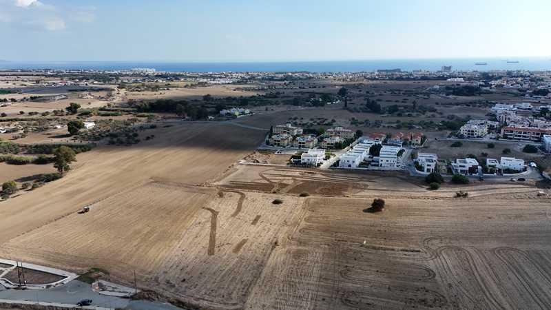 Residential land 270 m²: https://www.bazaraki.com/adv/5794669_residential-land-270-m2 (www.bazaraki.com)