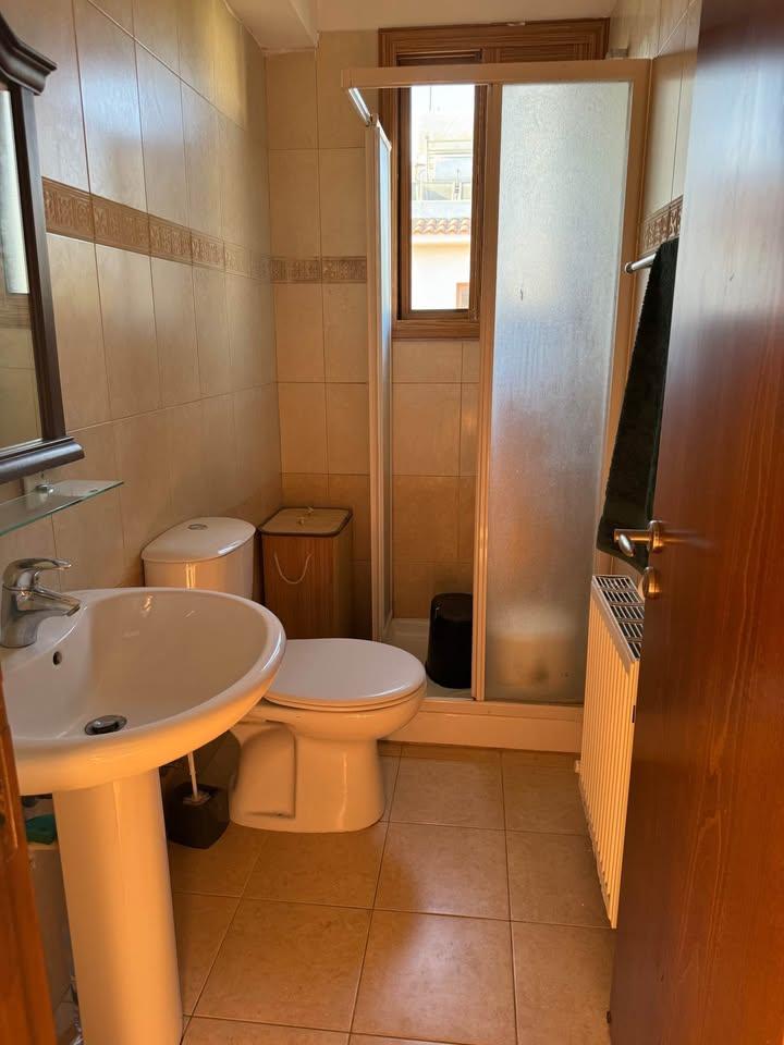 Only room for rent: https://www.facebook.com/marketplace/item/1706117586777242 (www.facebook.com)