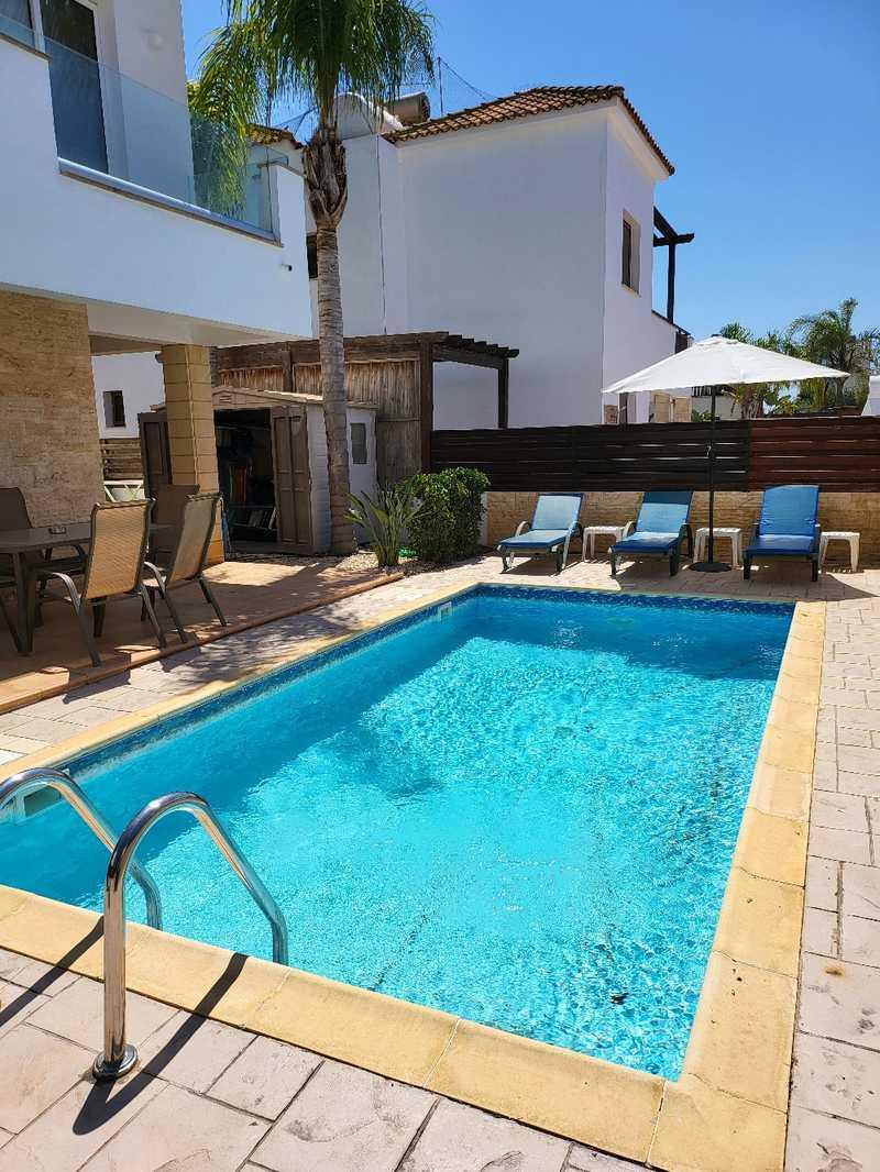 3-bedroom detached house for sale: https://www.bazaraki.com/adv/5797573_3-bedroom-detached-house-for-sale (www.bazaraki.com)