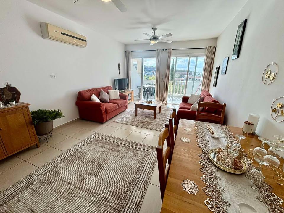 2 beds 2 baths Flat/apartment: https://www.facebook.com/marketplace/item/1377221256656155 (www.facebook.com)