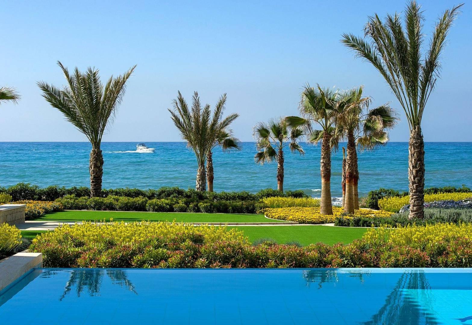 New 6-bedroom villa in Larnaca № 153391: https://dom.com.cy/en/catalog/sale/153391/ (dom.com.cy)