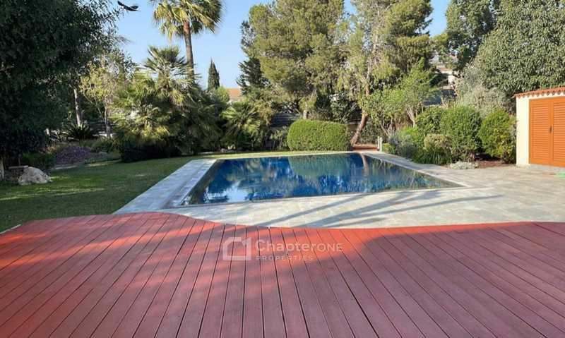 5-bedroom villa for sale: https://www.bazaraki.com/adv/5797694_5-bedroom-villa-for-sale (www.bazaraki.com)