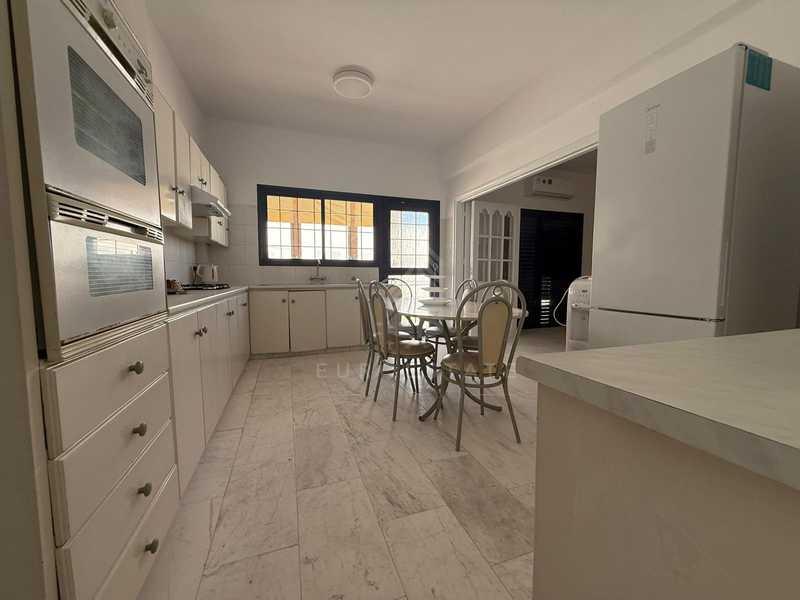 3-bedroom apartment to rent: https://www.bazaraki.com/adv/5787025_3-bedroom-apartment-to-rent (www.bazaraki.com)