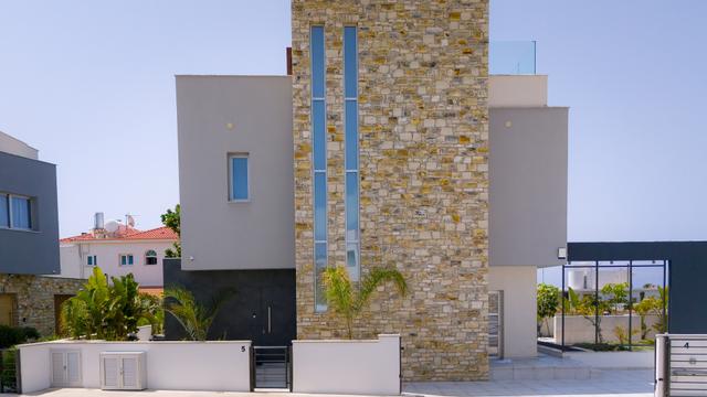 New 4-bedroom villa in Famagusta № 152556: https://dom.com.cy/en/catalog/sale/152556/ (dom.com.cy)
