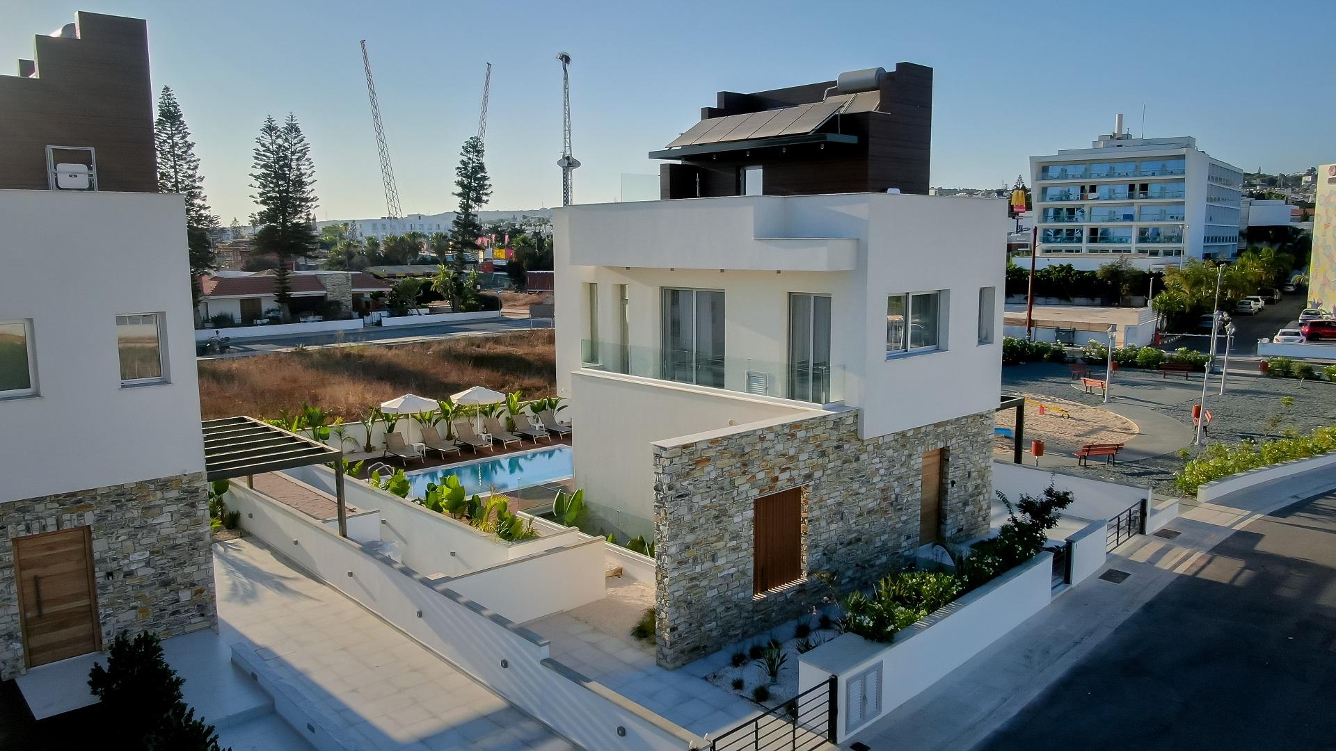 New 4-bedroom villa in Famagusta № 152536: https://dom.com.cy/en/catalog/sale/152536/ (dom.com.cy)