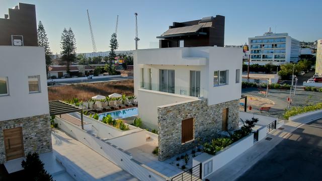 New 4-bedroom villa in Famagusta № 152536: https://dom.com.cy/en/catalog/sale/152536/ (dom.com.cy)
