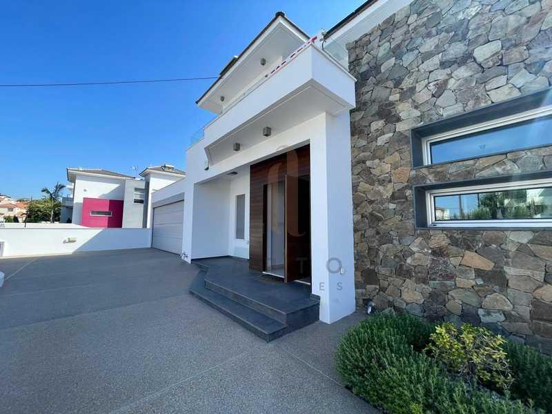 5-bedroom villa to rent: https://www.bazaraki.com/adv/5797382_5-bedroom-villa-to-rent (www.bazaraki.com)
