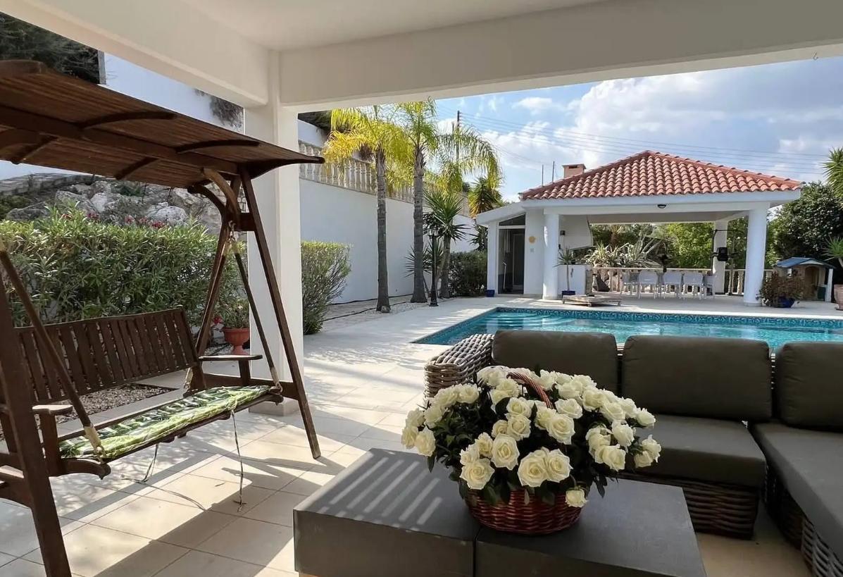4-bedroom villa in Limassol №152593: https://dom.com.cy/en/catalog/rent/152593/ (dom.com.cy)