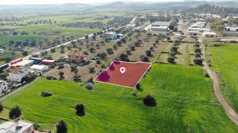 Residential land 1700 m²: https://www.bazaraki.com/adv/5798572_residential-land-1700-m2 (www.bazaraki.com)