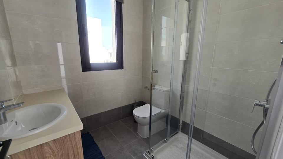 3 Beds 2.5 Baths House: https://www.facebook.com/marketplace/item/698778139256348 (www.facebook.com)