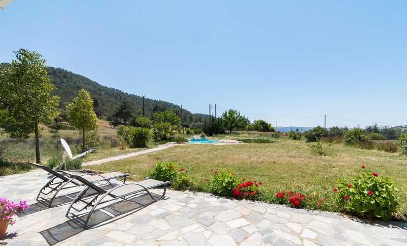 5-bedroom villa for sale: https://www.bazaraki.com/adv/5795342_5-bedroom-villa-for-sale (www.bazaraki.com)