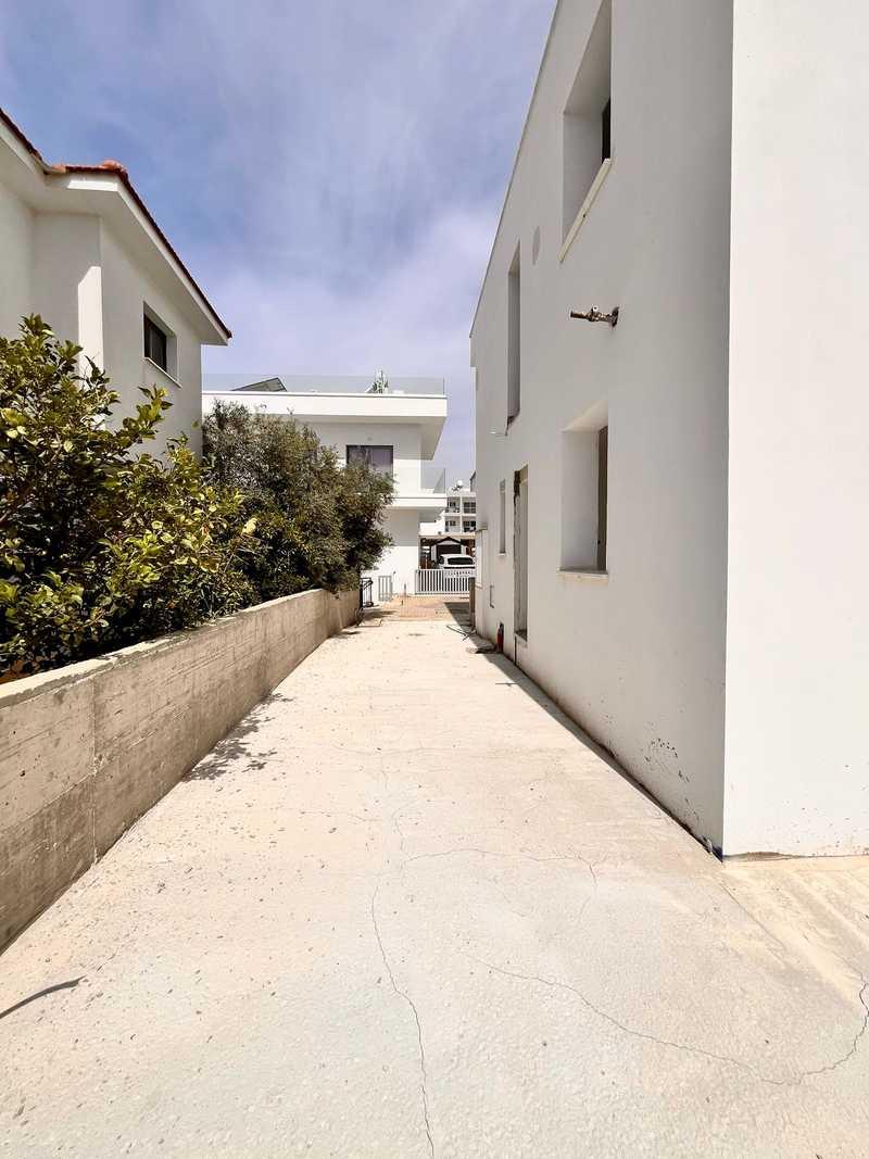 3-bedroom detached house for sale: https://www.bazaraki.com/adv/5794552_3-bedroom-detached-house-for-sale (www.bazaraki.com)