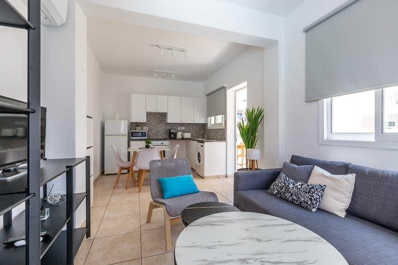 One bed flat in universal: https://www.bazaraki.com/adv/5796411_one-bed-flat-in-universal (www.bazaraki.com)